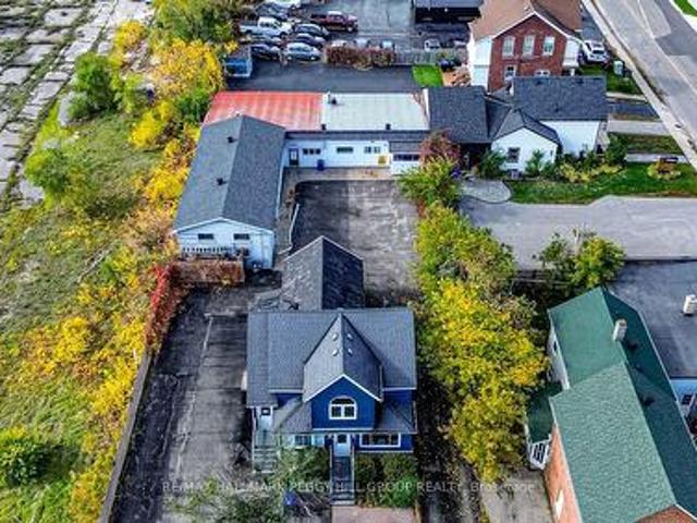 Commercial for rent in Barrie, Ontario