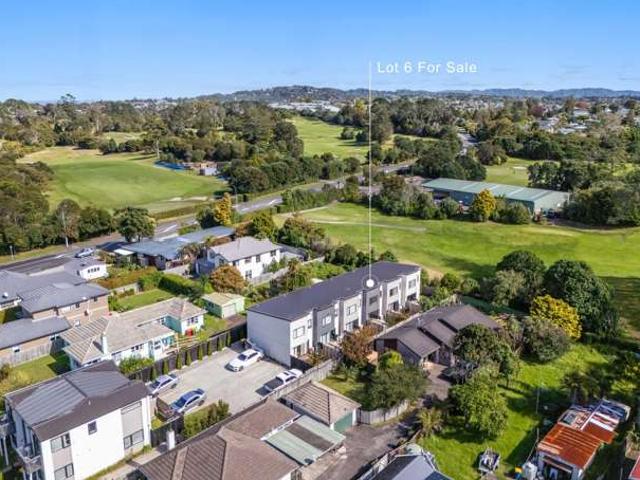 Townhouse for sale in New Lynn