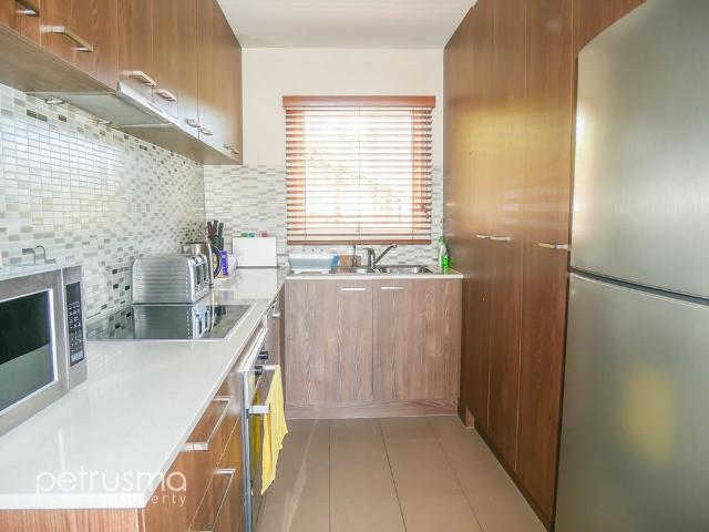 Apartment for rent in Sandy Bay