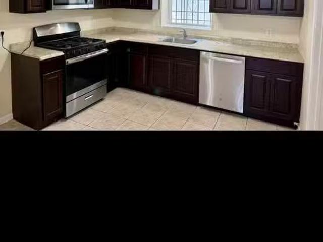 Condo for rent in Newark