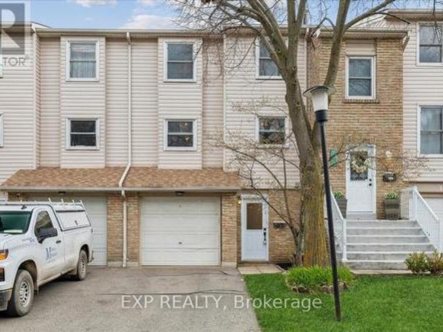 Townhouse for sale in Mississauga, Ontario