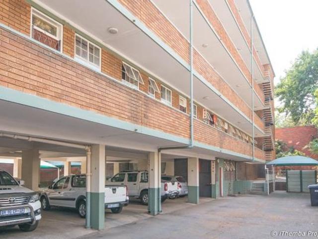 Flat for rent in Waterkloof, Gauteng