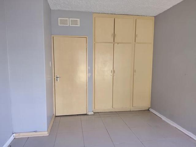 Flat for rent in Seaview, Kwazulu-natal