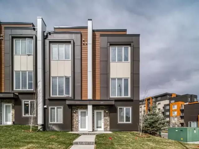 Townhouse for rent in Northwest, Alberta