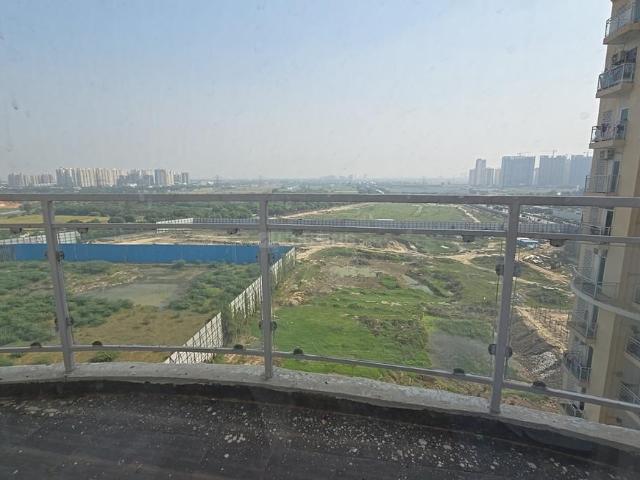 Flat for rent in Momnathal, Noida