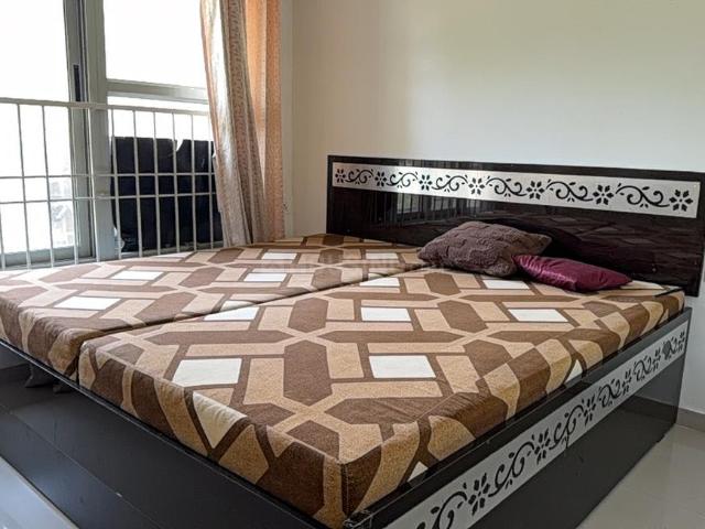 Flat for rent in The Meadows, Shantigram