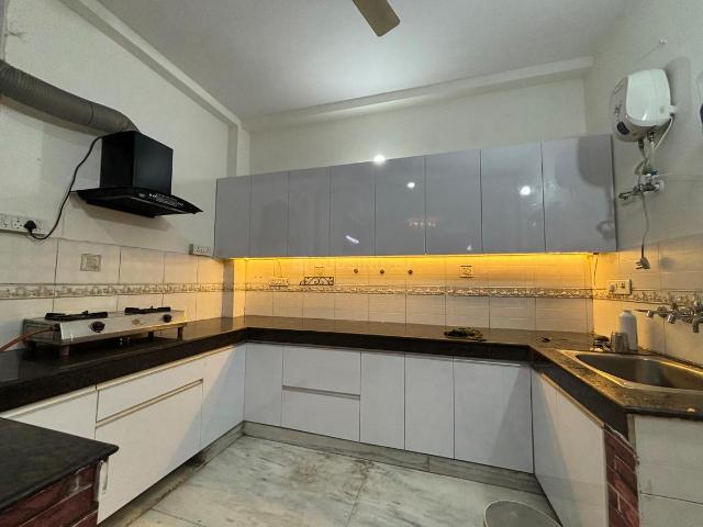Flat for rent in South Delhi, Deri