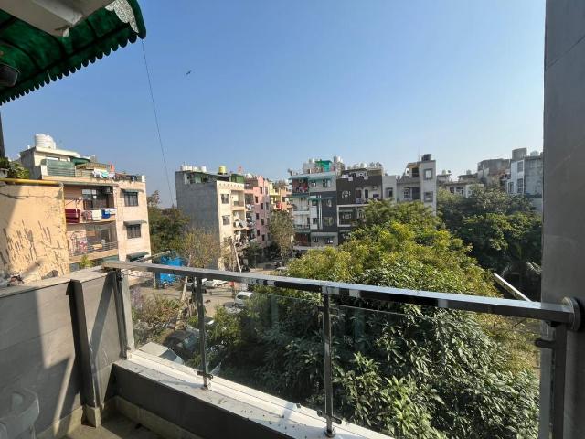 Flat for sale in North West Delhi, Deri