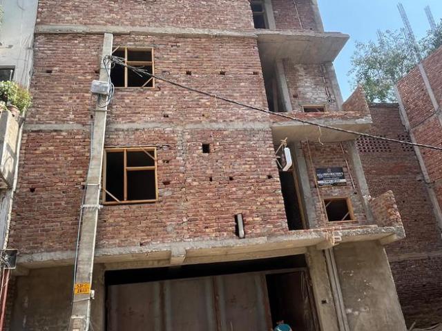 House for sale in North West Delhi, Deri