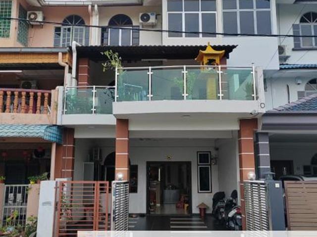 House for sale in Malaka