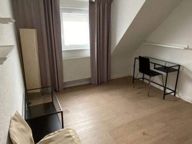 Dachgeschosswohnung mieten in Stuttgart, Baden-Württemberg