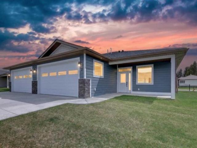 Townhouse for sale in Lousana, Alberta