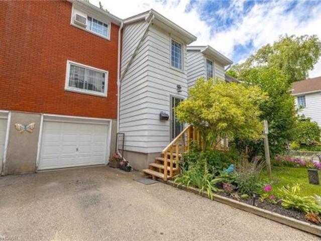 Townhouse for sale in Waterloo, Ontario