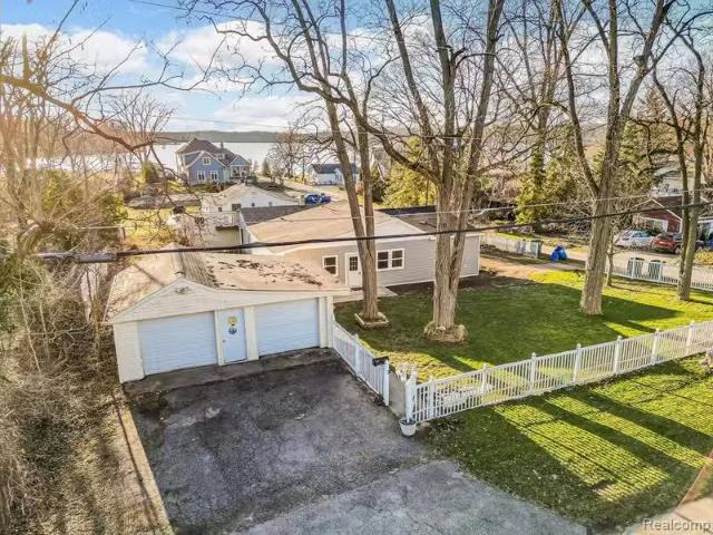 House for rent in Novi