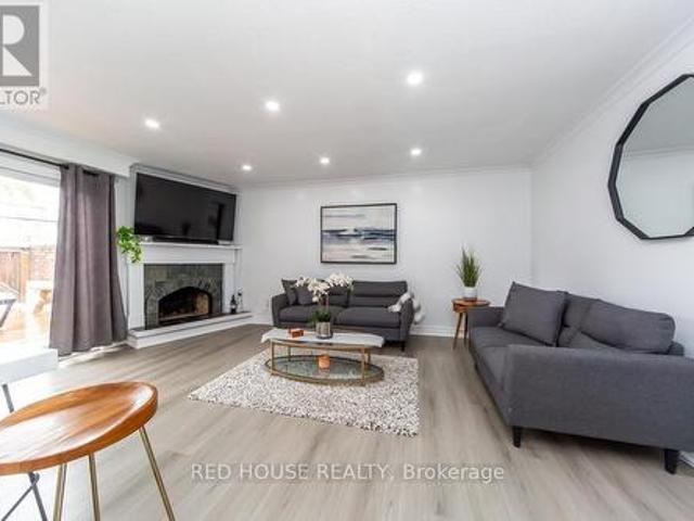 Townhouse for sale in Woburn, Ontario