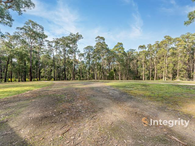 Cottage for sale in Kinglake West, Victoria