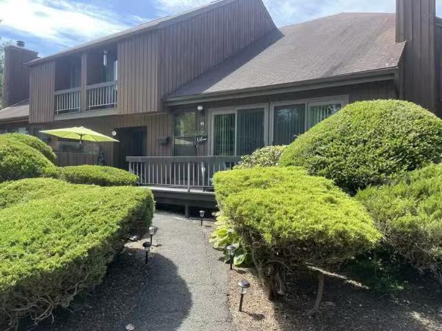 Condo for rent in Brick