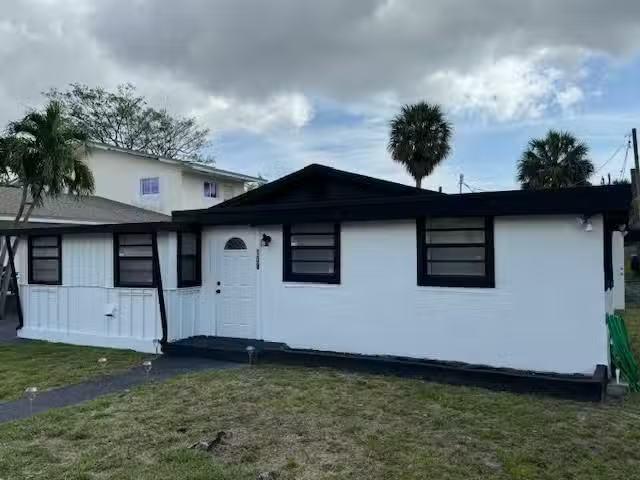House for rent in Hollywood