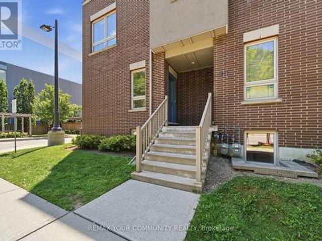 Townhouse for sale in Woburn, Ontario