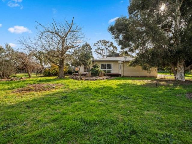 Cottage for sale in Invergordon, Victoria
