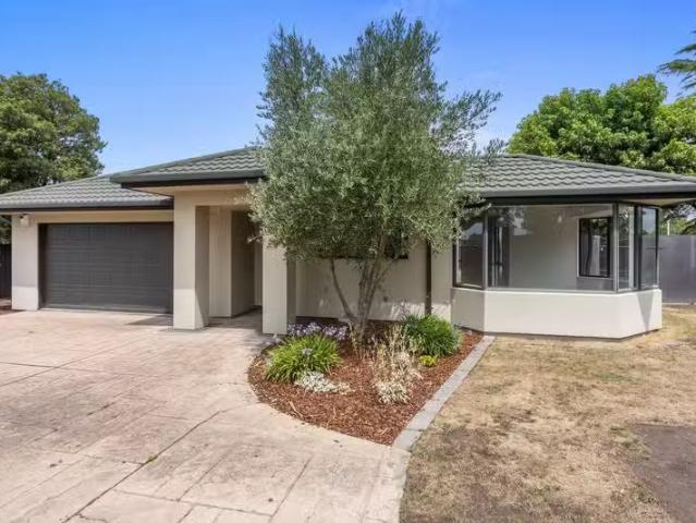 House for sale in Chaslands, Canterbury