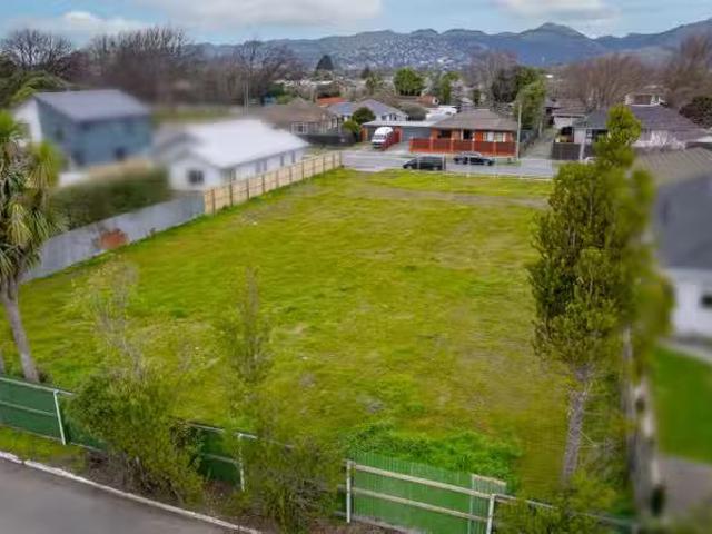 House for sale in Chaslands, Canterbury