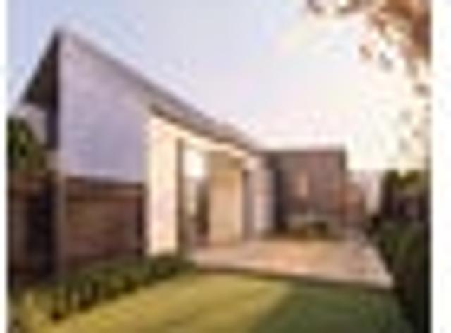 Townhouse for sale in Chaslands, Canterbury