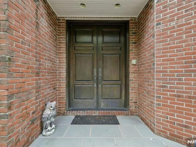 Townhouse for sale in Fort Lee, New Jersey
