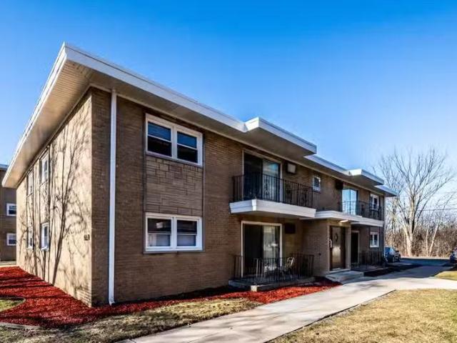 Condo for sale in Bedford Park Condo for sale in Bedford Park