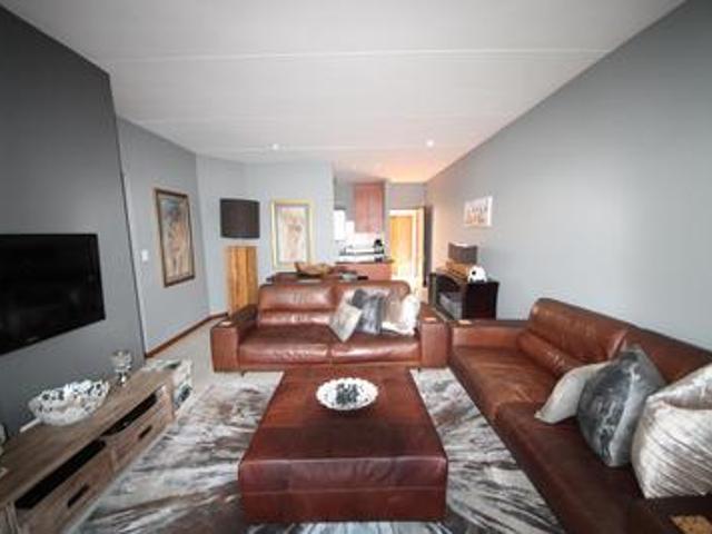 Townhouse for sale in Paulshof, Alexandra