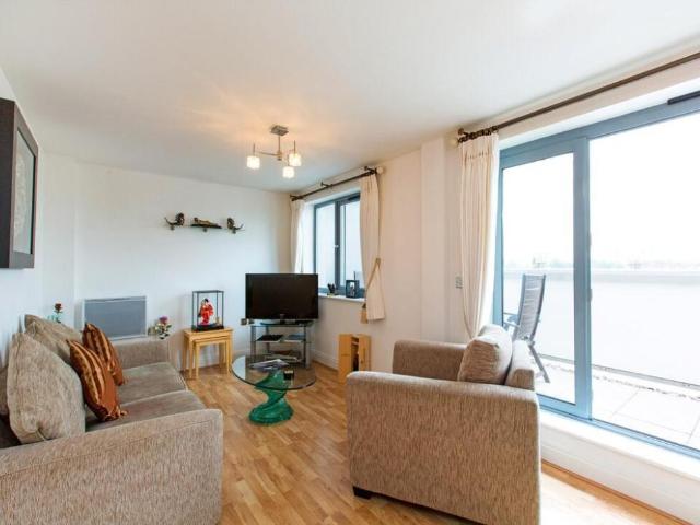 Flat for rent in Chalk Farm, Cat Hill