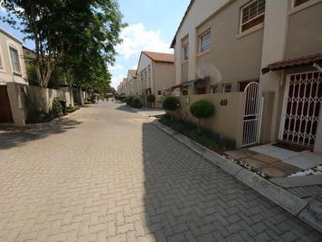 Townhouse for rent in Paulshof, Alexandra