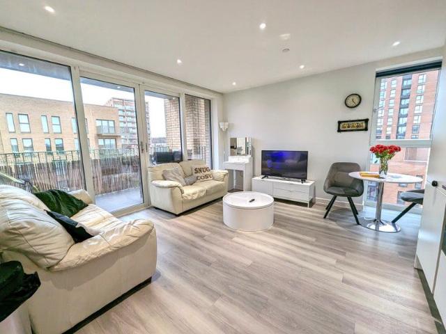 Apartment for rent in The Hyde, Greater London