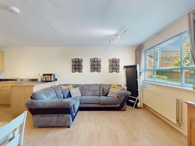 Apartment for rent in London Borough of Hounslow, Surrey
