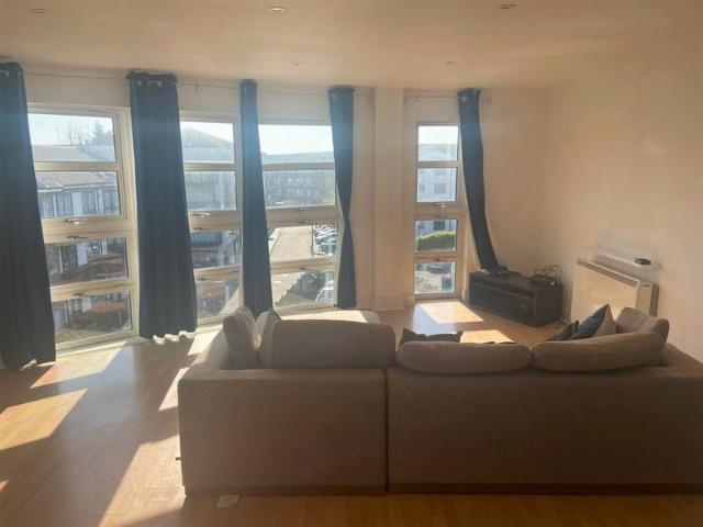 Apartment for rent in London Borough of Hounslow, Strand