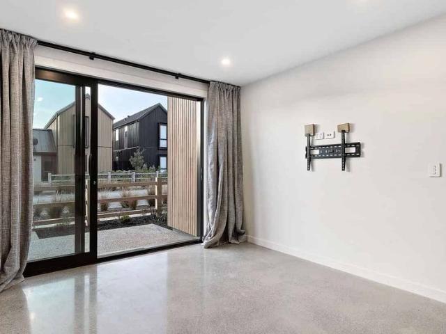 Townhouse for rent in Otakou