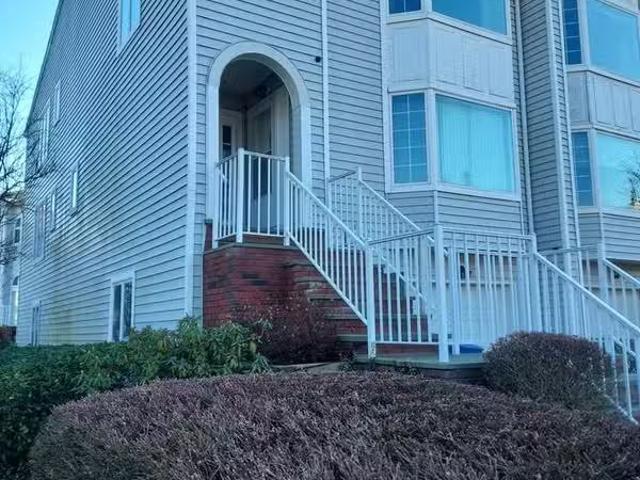 Condo for rent in Bayside