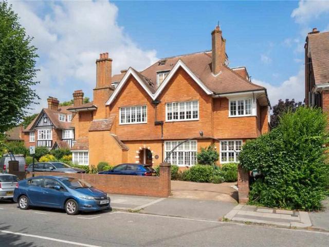 Apartment for sale in NW3, London