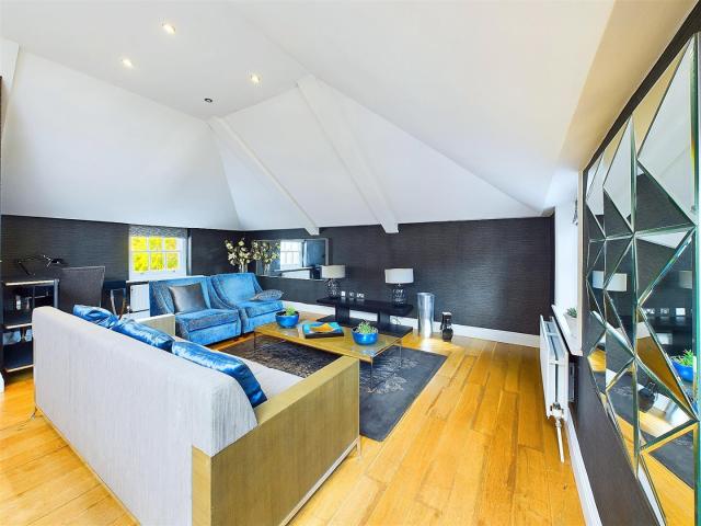Apartment for rent in Hampton Hill, Greater London
