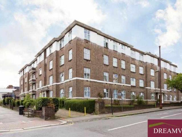 Apartment for sale in NW11, London
