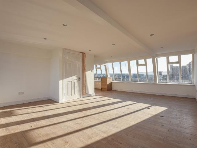 Apartment for rent in Deeplish, Burnedge