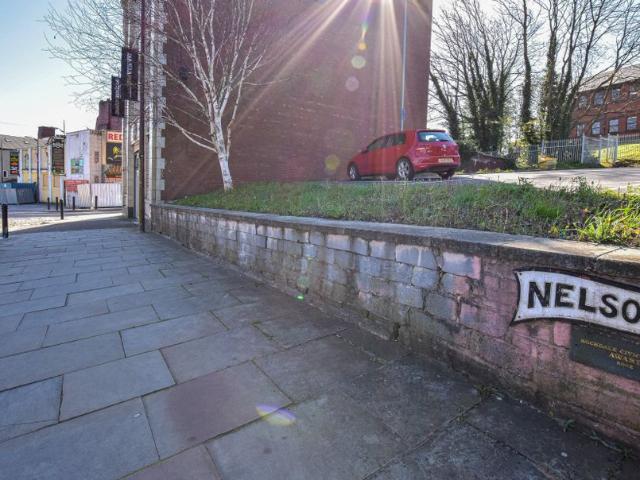 Apartment for rent in Deeplish, Burnedge