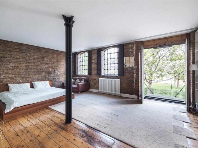 Apartment for sale in E14, London