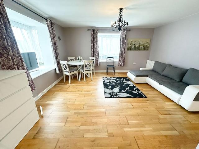 Room for rent in Scrattons Farm, Greater London