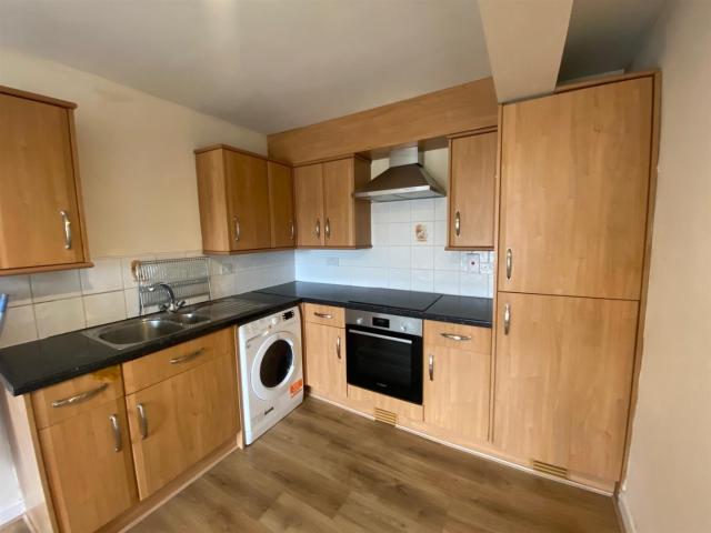 Apartment for rent in Kirklees, Firthcliffe