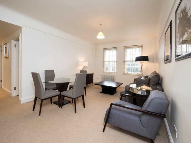 Apartment for rent in Brompton, Greater London