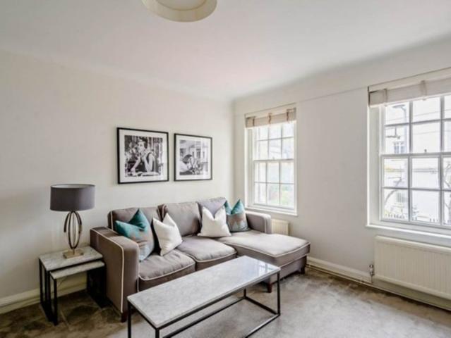 Apartment for rent in Brompton, Greater London