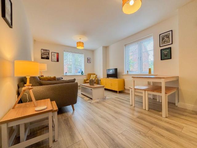 Apartment for rent in Green Close, Warwickshire