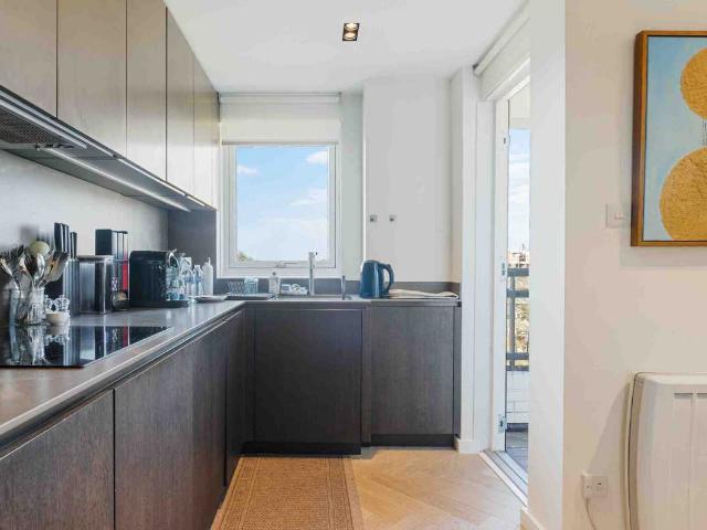 Apartment for rent in Brompton, Greater London