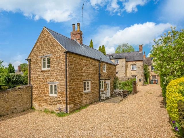 House for rent in Evershot, Oxfordshire
